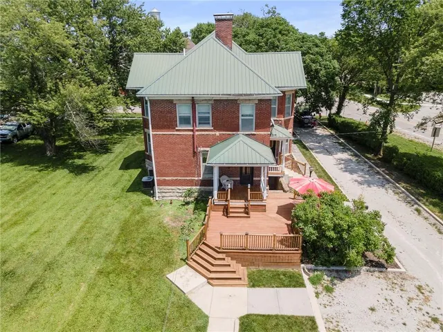 $400,000 | 101 North Gallatin Avenue, Hamilton, MO 64644