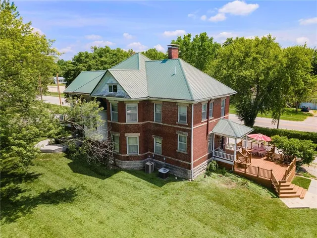 $400,000 | 101 North Gallatin Avenue, Hamilton, MO 64644