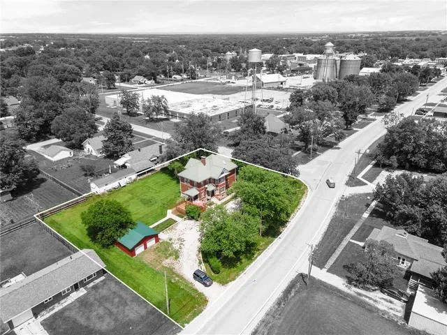 $400,000 | 101 North Gallatin Avenue, Hamilton, MO 64644