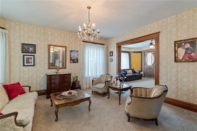 $400,000 | 101 North Gallatin Avenue, Hamilton, MO 64644