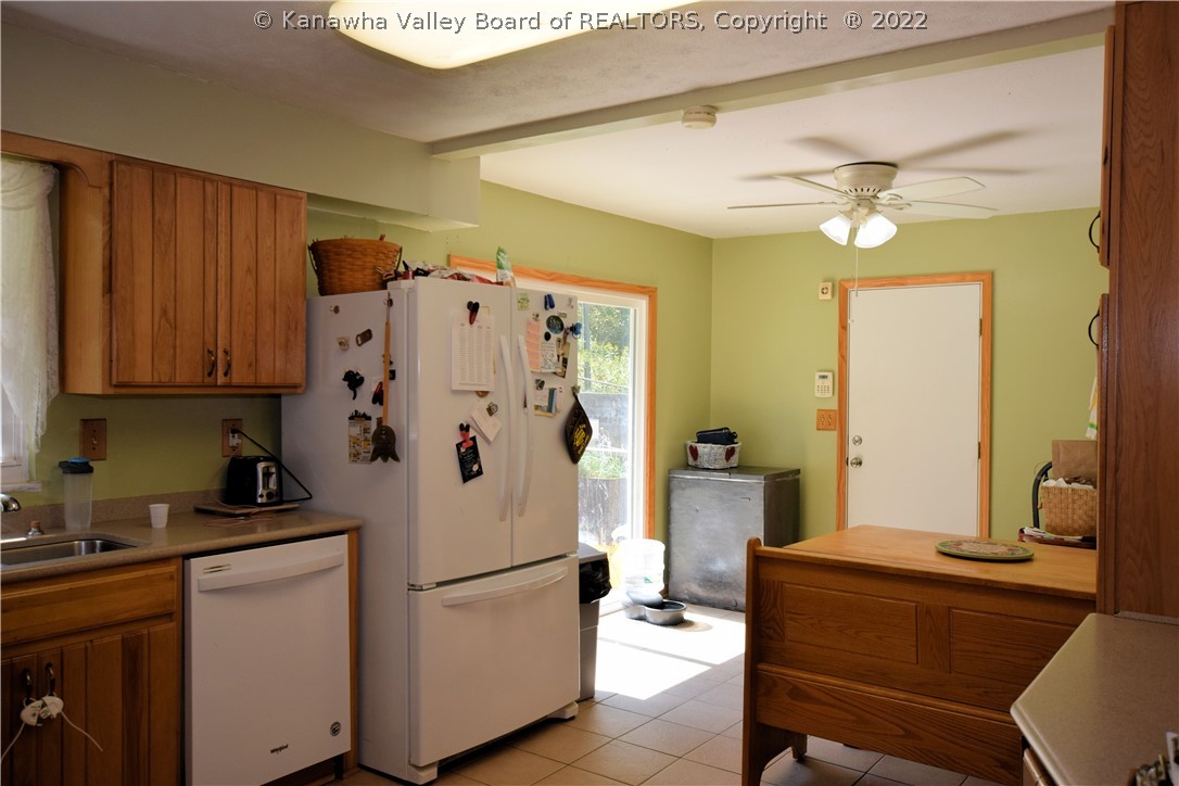 1938 Hunter Road Charleston, WV 25311 - Photo 8 of 24 Gallery Image 8