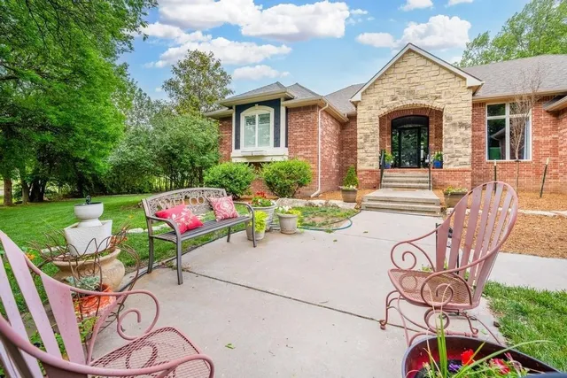 $494,999 | 32 Shadybrook Drive, Wellington, KS 67152