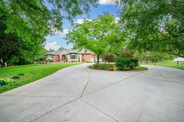 $494,999 | 32 Shadybrook Drive, Wellington, KS 67152