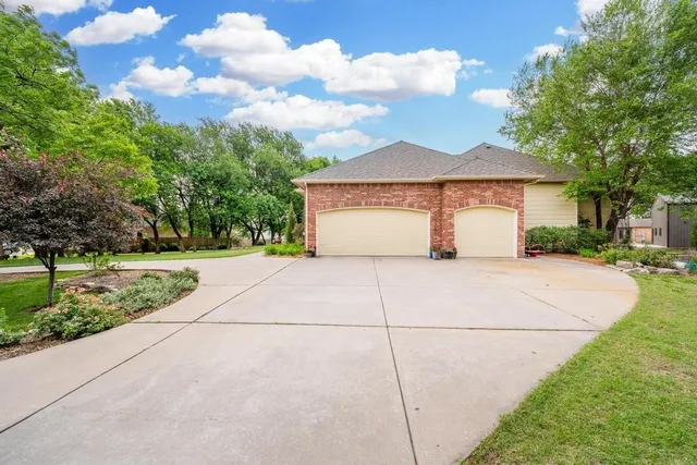 $494,999 | 32 Shadybrook Drive, Wellington, KS 67152