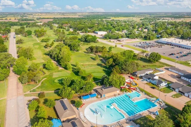 $494,999 | 32 Shadybrook Drive, Wellington, KS 67152