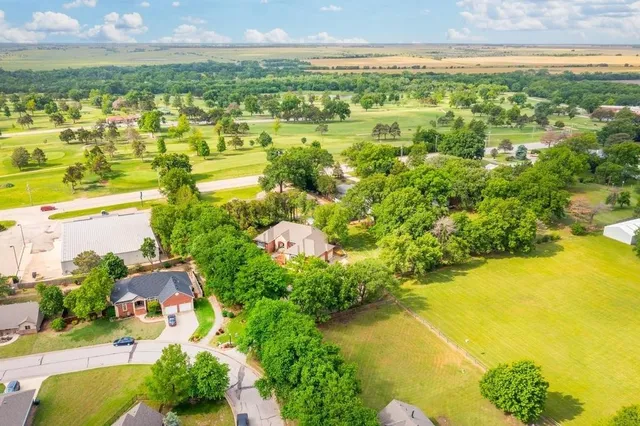 $494,999 | 32 Shadybrook Drive, Wellington, KS 67152