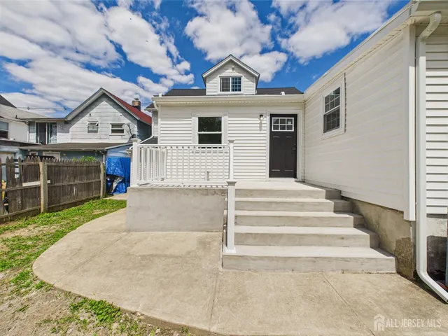 $1,950 | 10 West Railroad Avenue, Jamesburg, NJ 08831