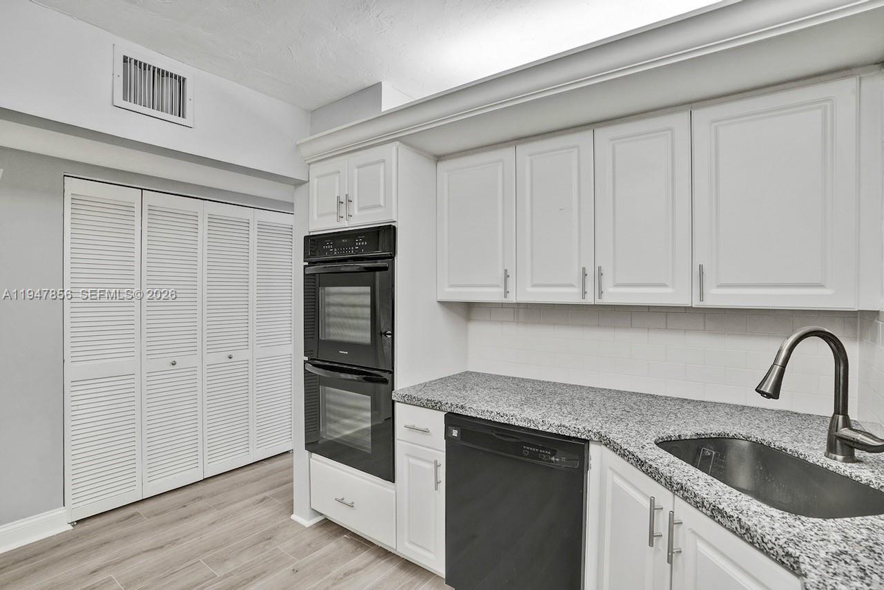 10102 Southwest 77th Court, Unit 10102 Miami, FL 33156 - Photo 7 of 34