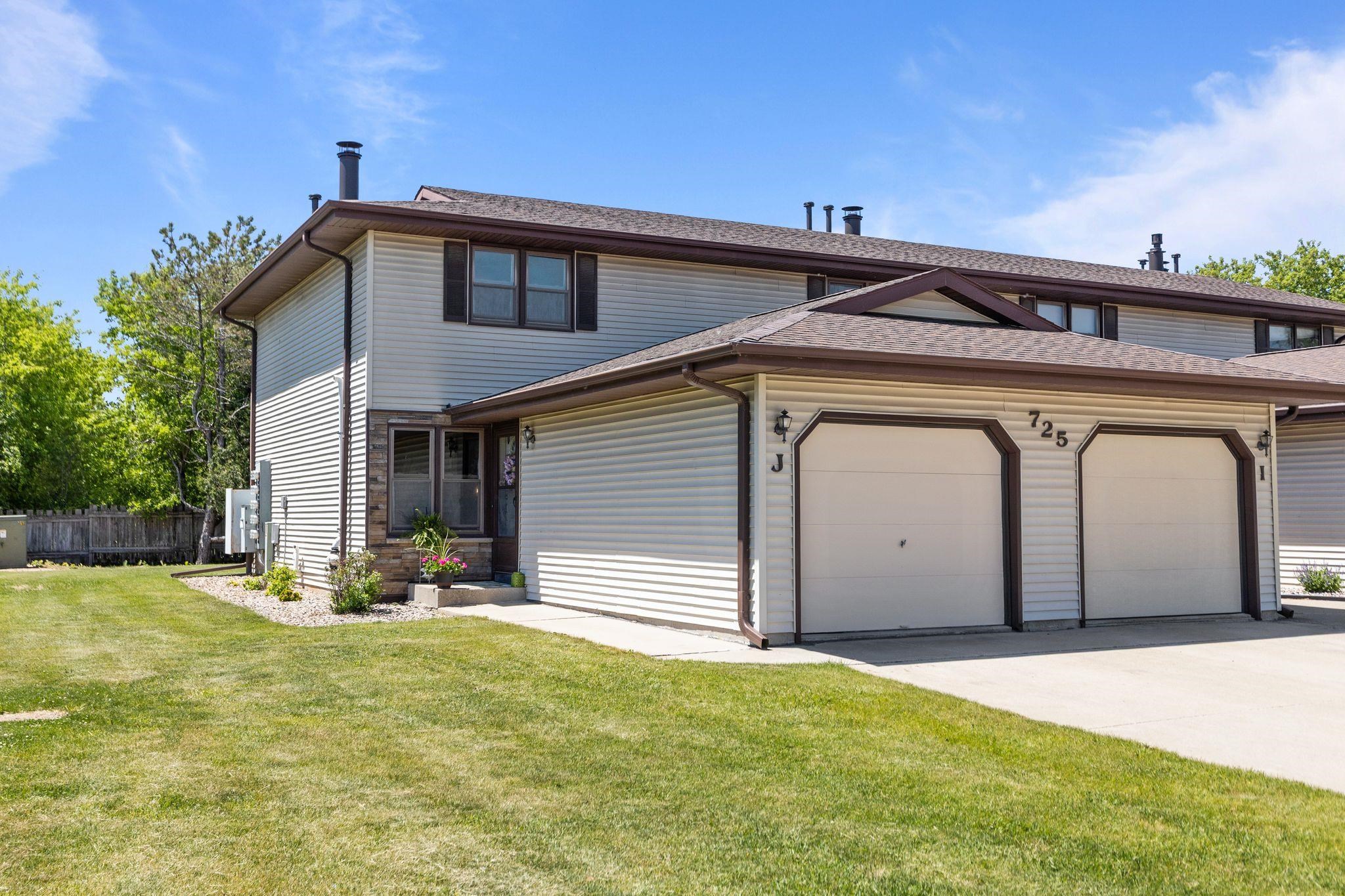 725 South Westhaven Place, Unit J Appleton, WI 54914 - Photo 1 of 35
