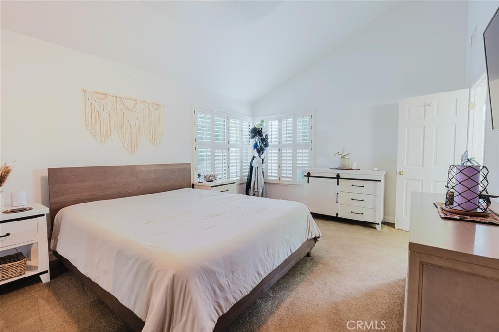 25261 Avenida Rondel Valencia, CA 91355 - Photo 21 of 68