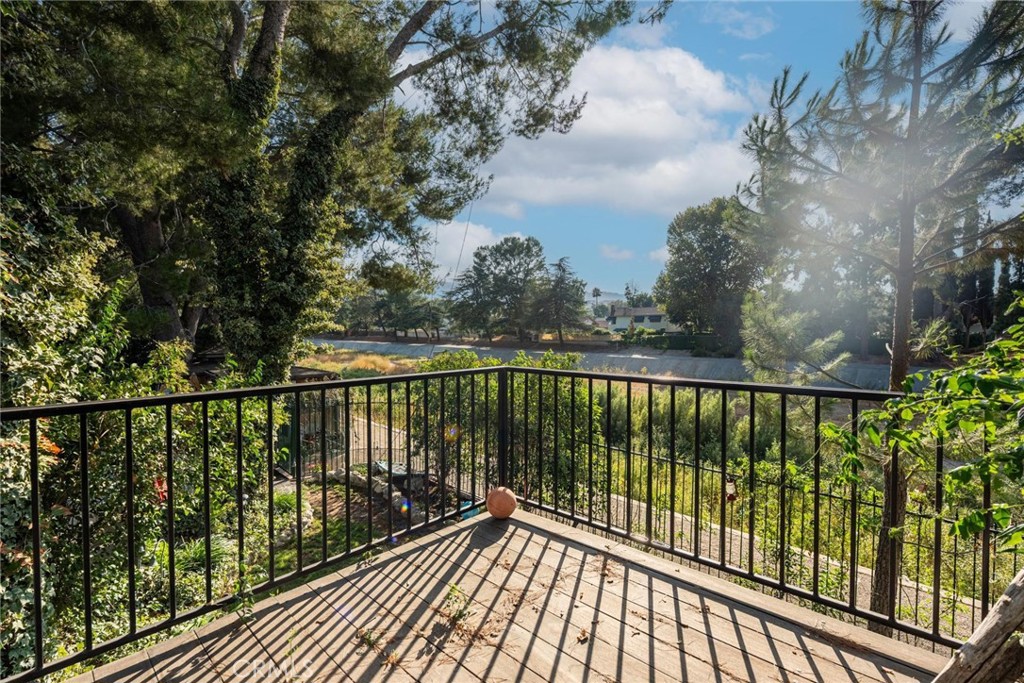 25261 Avenida Rondel Valencia, CA 91355 - Photo 61 of 68