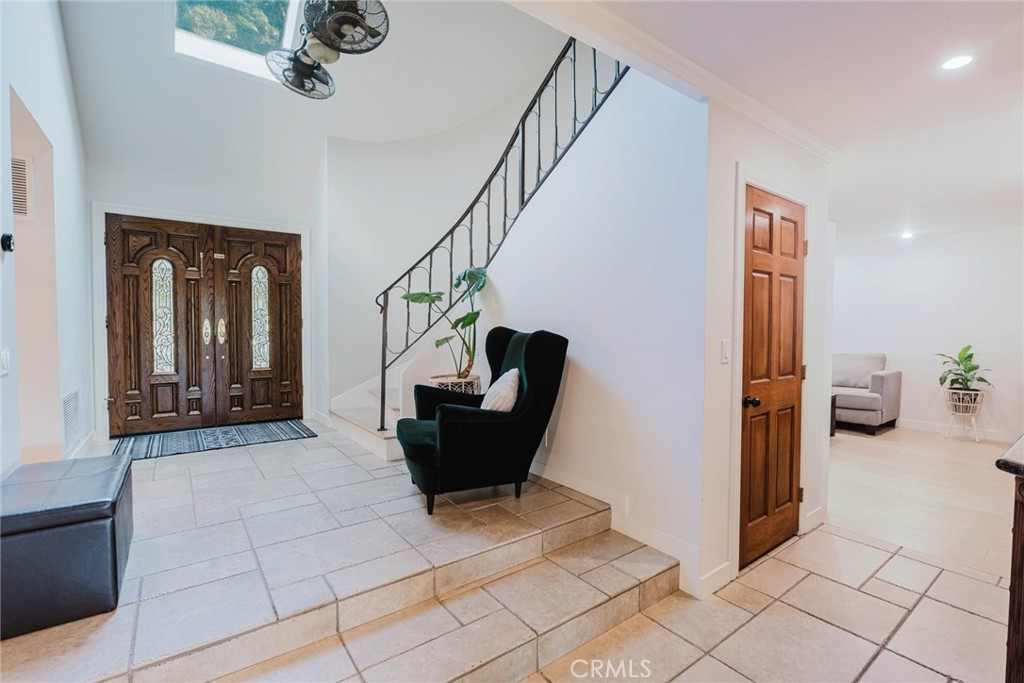 25261 Avenida Rondel Valencia, CA 91355 - Photo 7 of 68