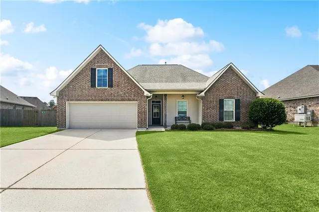 $313,000 | 843 White Pine Drive, Ponchatoula, LA 70454