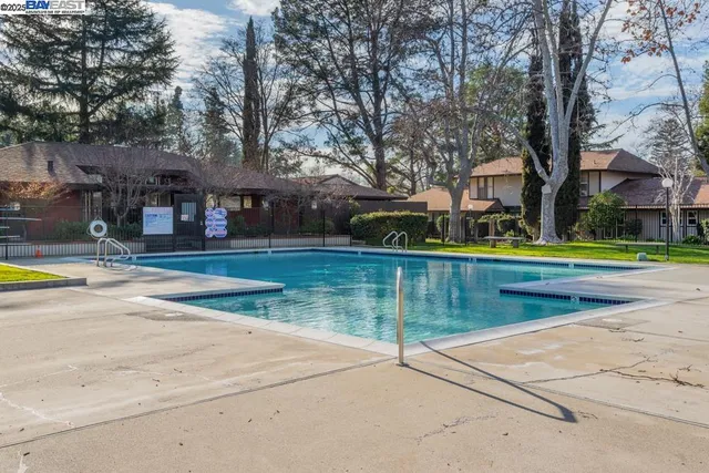 $499,000 | 5470 Roundtree Drive, Unit F, Concord, CA 94521