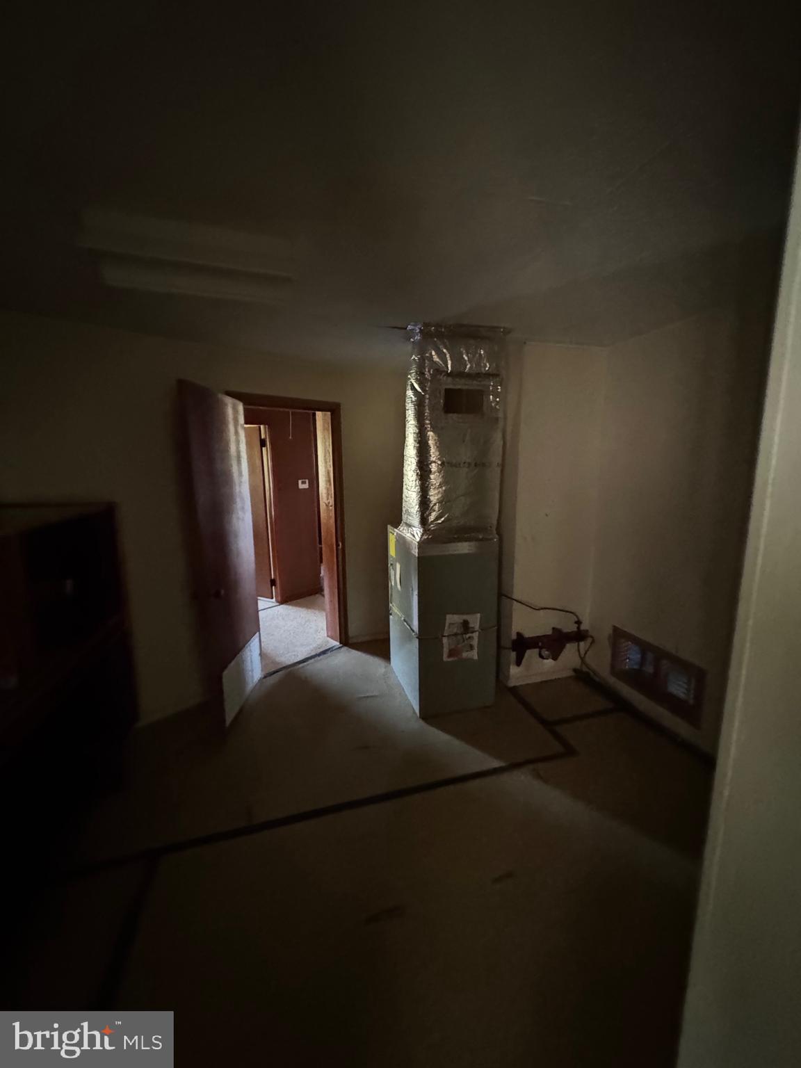 17990 Henderson Road Marydel, MD 21649 - Photo 7 of 24 a living room with hard wood floor