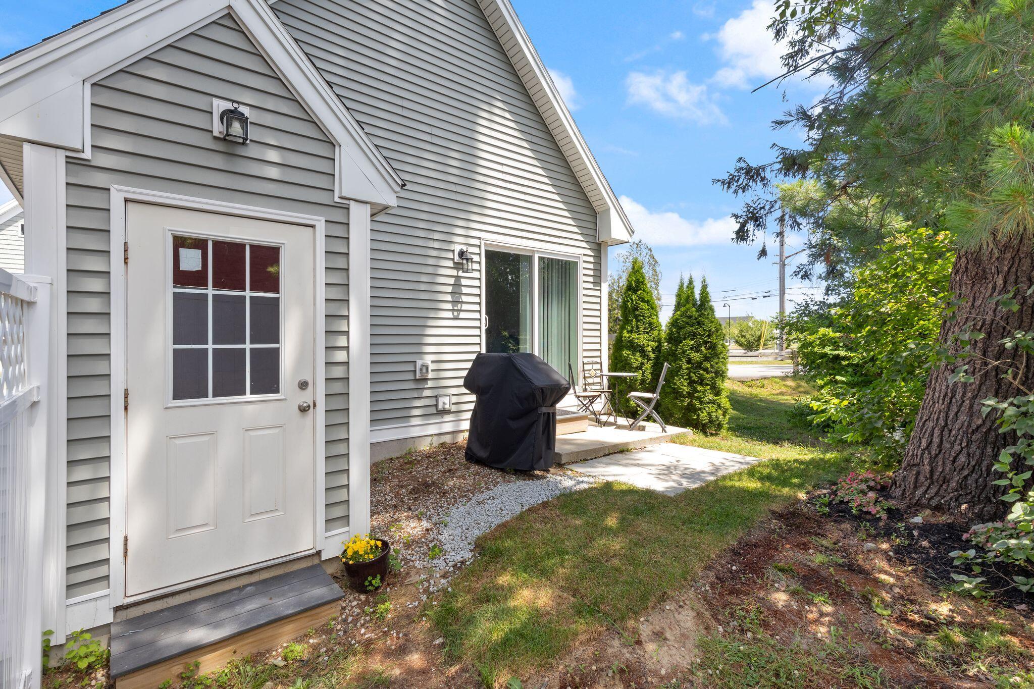 994 Portland Road, Unit 2 Saco, ME 04072 - Photo 22 of 31 994_Portland_Rd_065