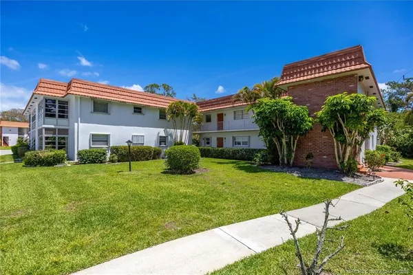 $129,800 | 2600 Southeast Ocean Boulevard, Unit N8, Stuart, FL 34996