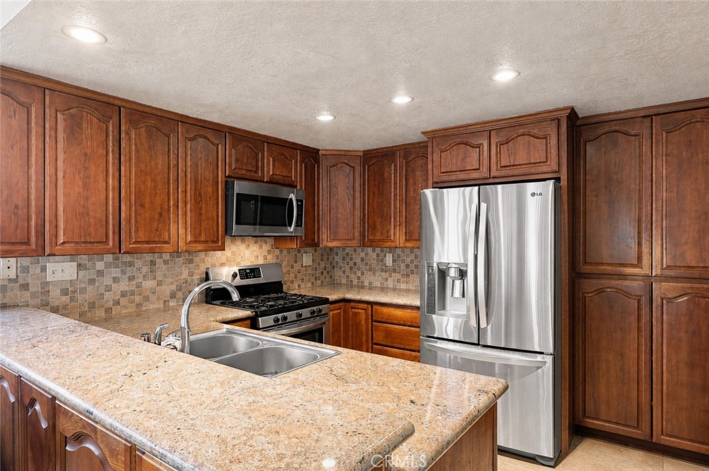 737 East Jackson Street Rialto, CA 92376 - Photo 4 of 16 Gallery Image 4