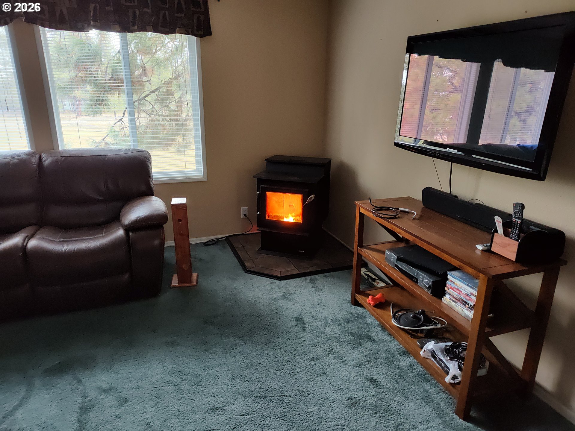 271 South Fairway Road, Unit B Tygh Valley, OR 97063 - Photo 3 of 31 a living room with furniture and a window