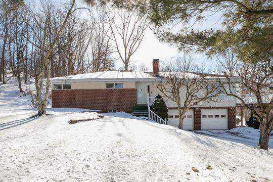 124 Reservoir Road Mars, PA 16046 - Photo 2 of 25 Gallery Image 2