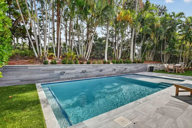 $7,000 | 11 Lake Eden Drive, Boynton Beach, FL 33435