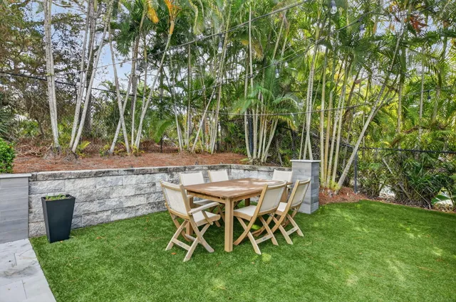 $7,000 | 11 Lake Eden Drive, Boynton Beach, FL 33435