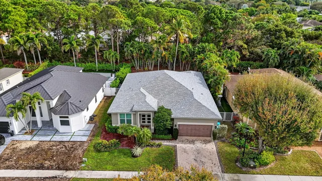 $7,000 | 11 Lake Eden Drive, Boynton Beach, FL 33435