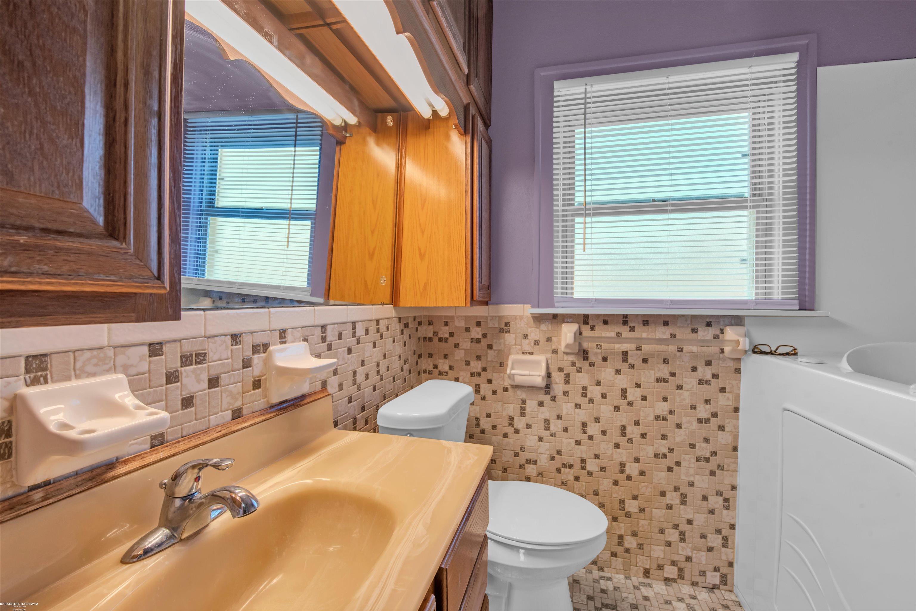 15800 Stephens Road Eastpointe, MI 48021 - Photo 13 of 21 50101524-12.JPG