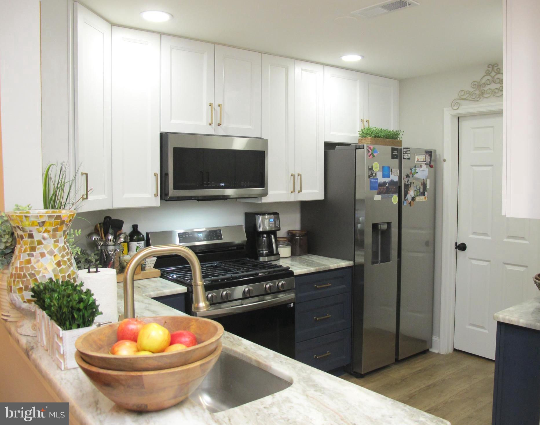 91 Center Lane Mount Laurel, NJ 08054 - Photo 12 of 27 REMODELED Gourmet Kitchen