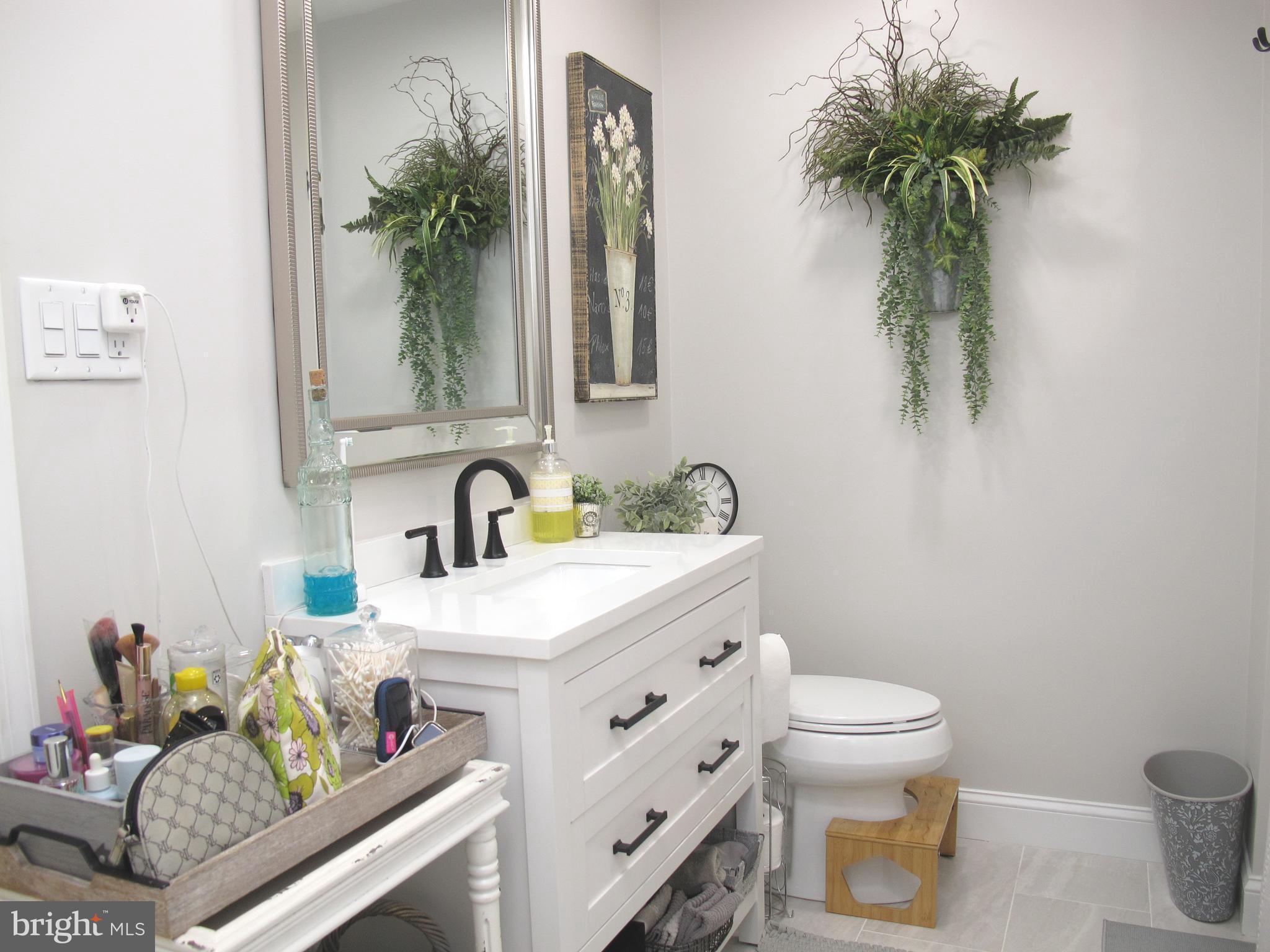 91 Center Lane Mount Laurel, NJ 08054 - Photo 19 of 27 REMODELED Bathroom