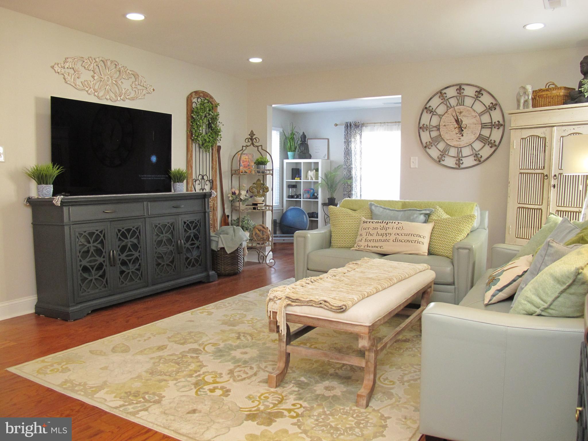 91 Center Lane Mount Laurel, NJ 08054 - Photo 6 of 27 Expansive Living Room
