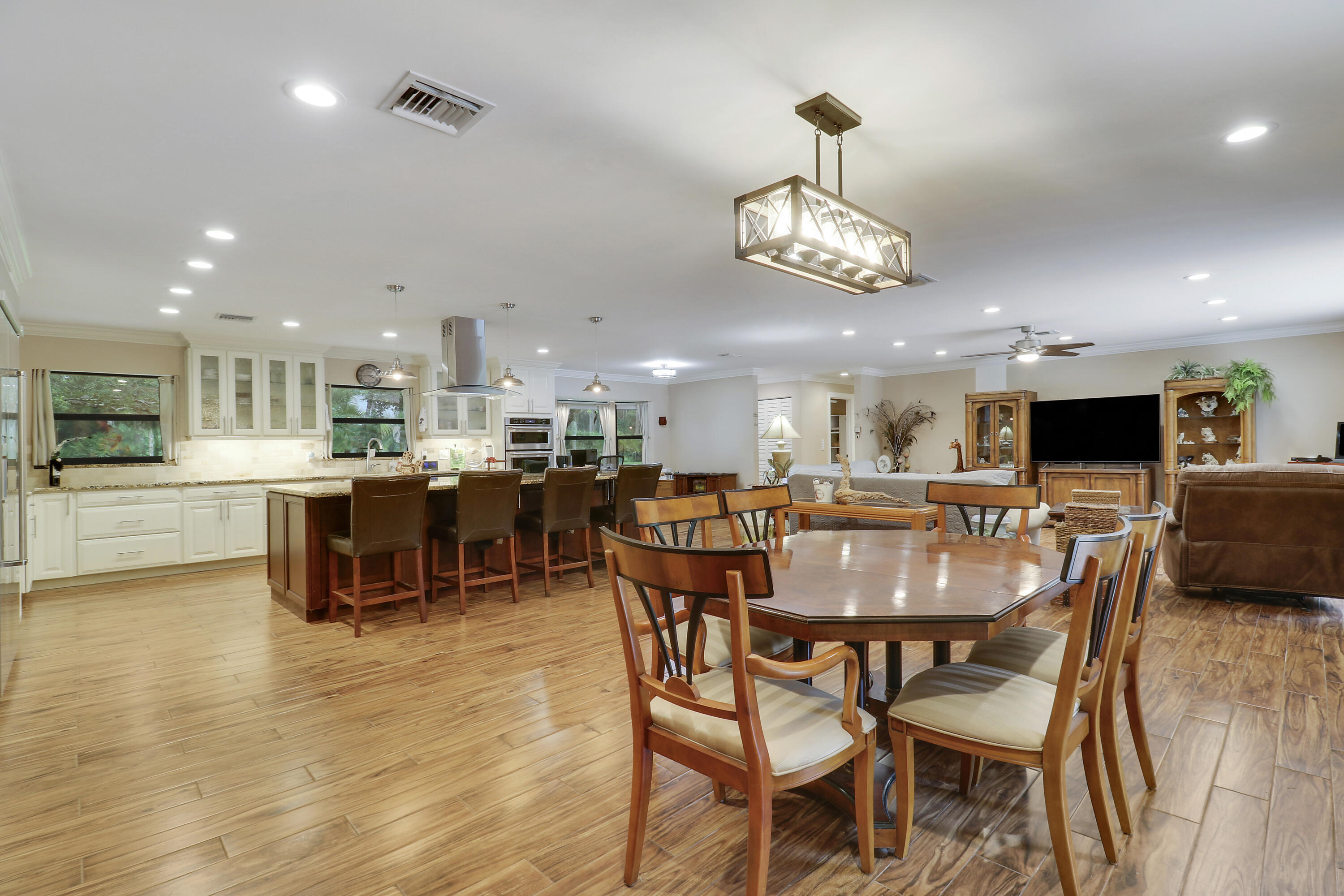 12818 Old Indiantown Road Jupiter, FL 33478 - Photo 23 of 60 Declutter2-16