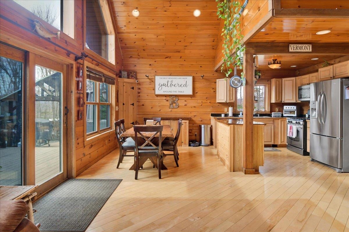 487 Rue Madeline Readsboro, VT 05350 - Photo 5 of 54