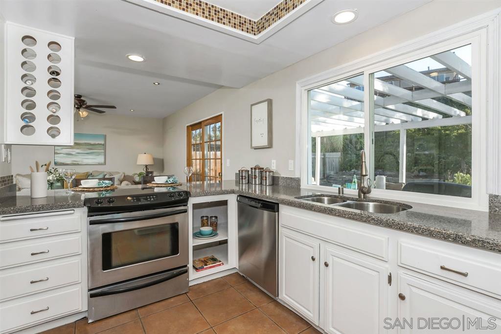2406 Butteside Place Spring Valley, CA 91977 - Photo 5 of 25 Gallery Image 5
