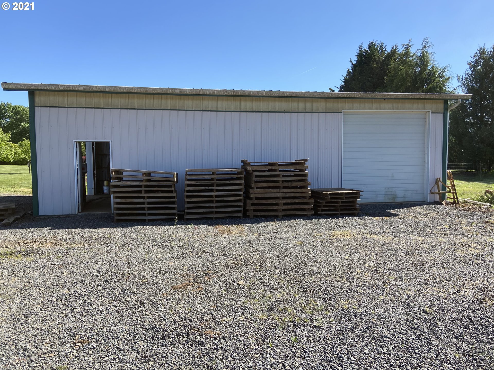 37400 Southeast Hauglum Road Sandy, OR 97055 - Photo 13 of 13 a backyard of a house