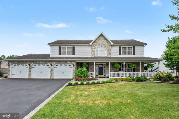 $610,000 | 192 Fairway Drive, Denver, PA 17517