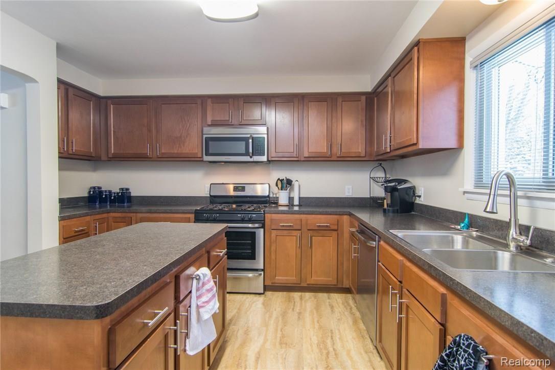 2890 Walbridge Drive Rochester, MI 48307 - Photo 10 of 40 DSC_1821.jpg