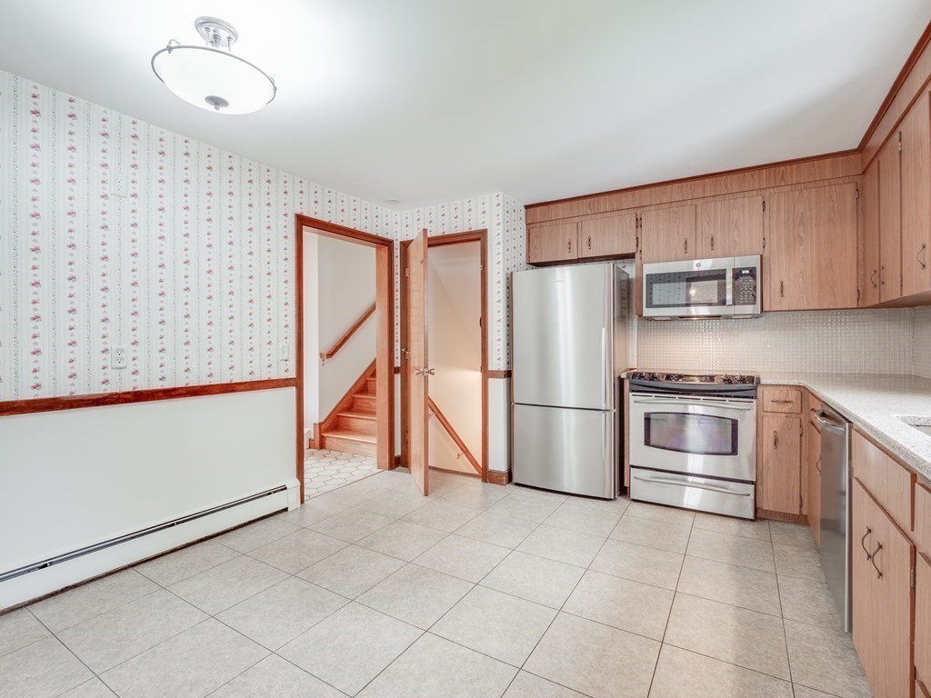 40 Windsor Road Stoneham, MA 02180 - Photo 9 of 27 Gallery Image 9