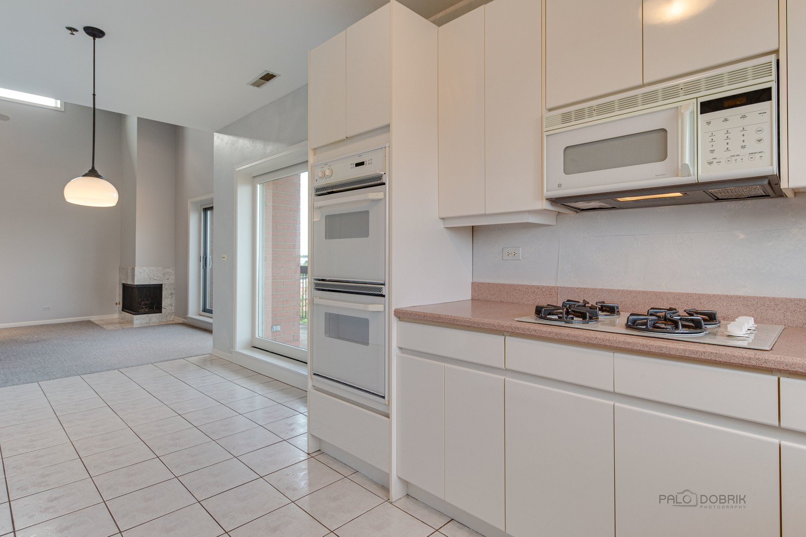 211 Rivershire Lane, Unit 602 Lincolnshire, IL 60069 - Photo 11 of 38 a kitchen with cabinets and appliances