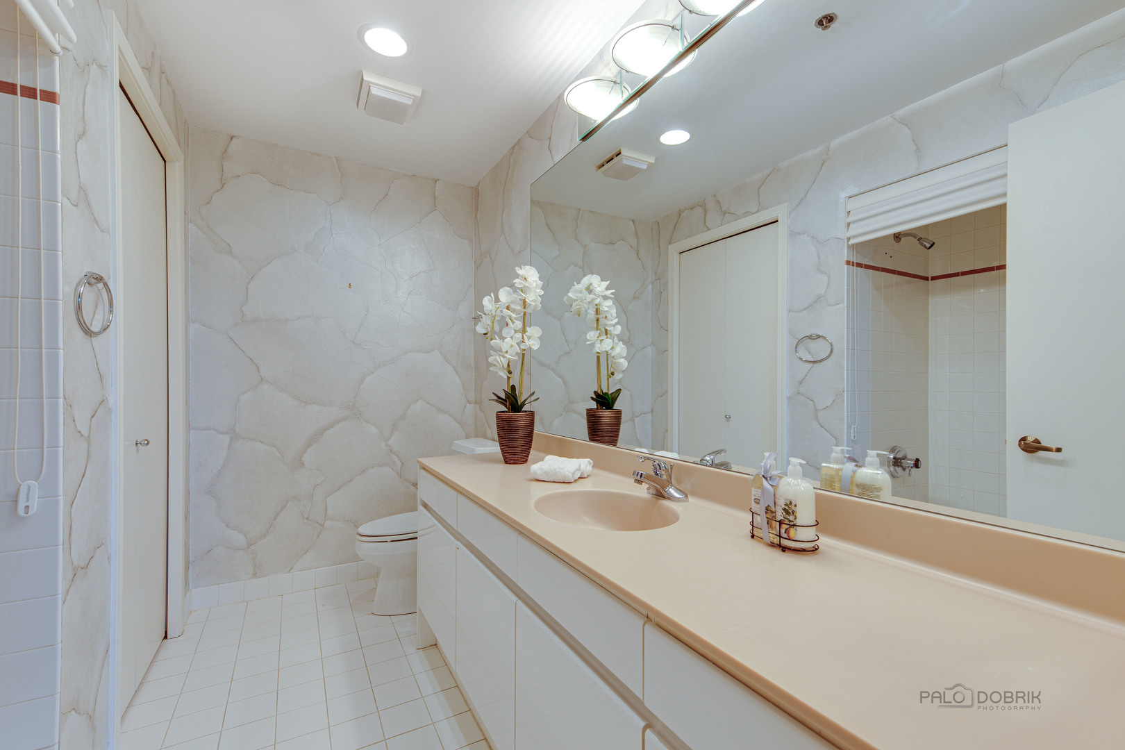 211 Rivershire Lane, Unit 602 Lincolnshire, IL 60069 - Photo 23 of 38 a bathroom with a sink a toilet and shower