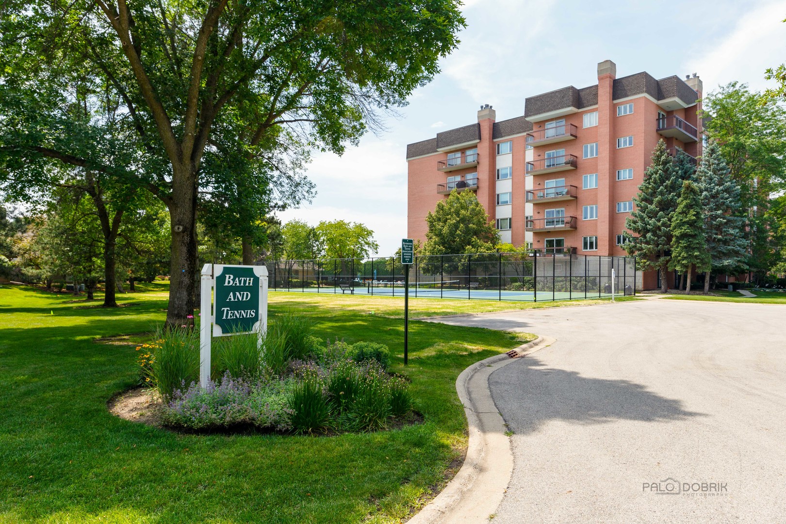 211 Rivershire Lane, Unit 602 Lincolnshire, IL 60069 - Photo 31 of 38 a garden view with a fountain