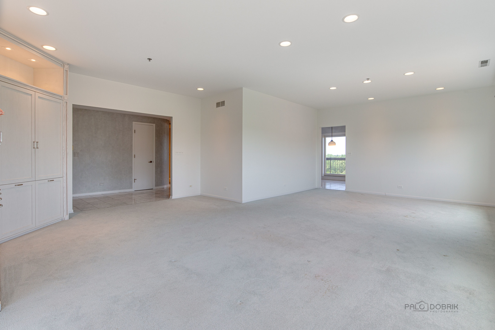 211 Rivershire Lane, Unit 602 Lincolnshire, IL 60069 - Photo 6 of 38 a view of an empty room