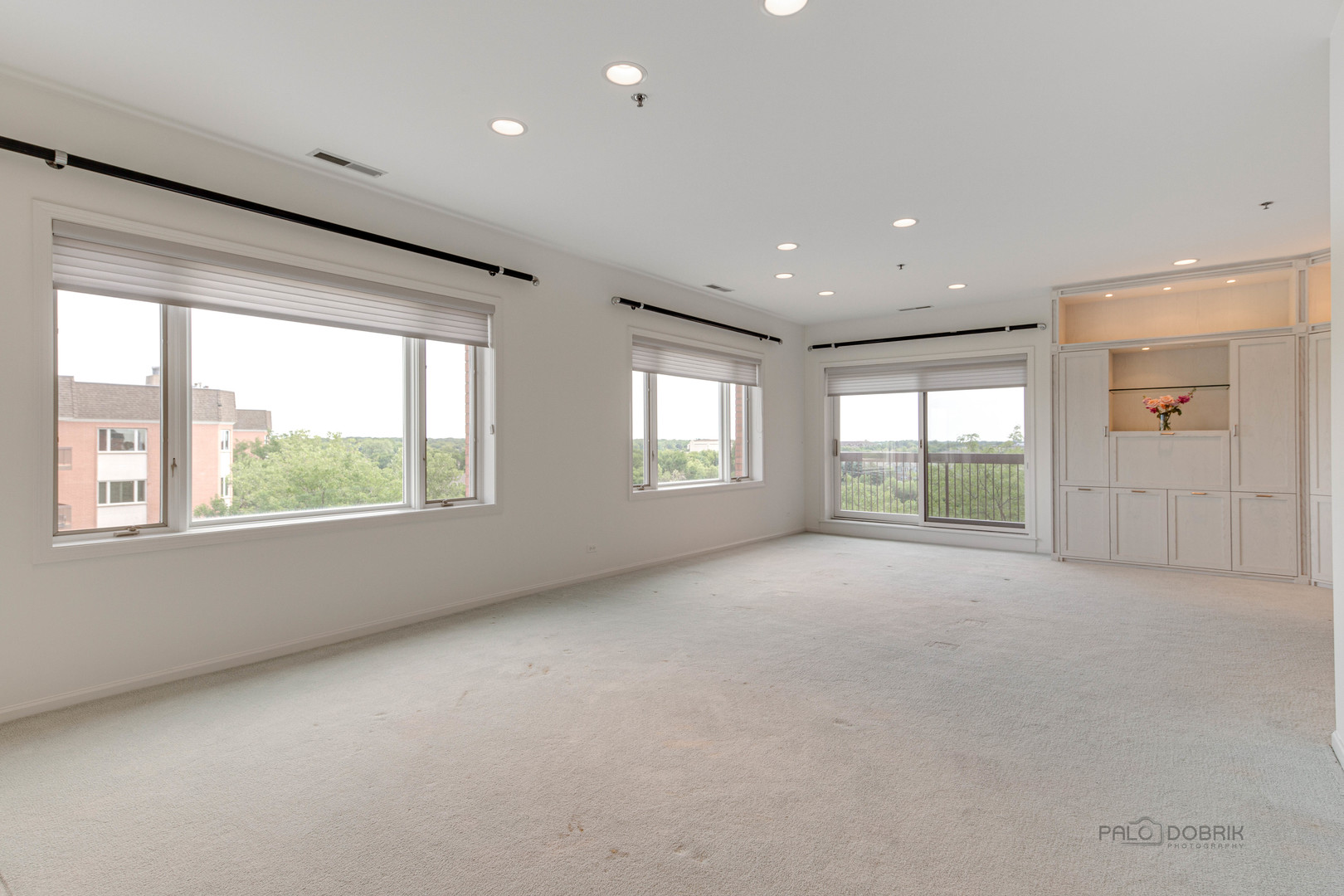 211 Rivershire Lane, Unit 602 Lincolnshire, IL 60069 - Photo 7 of 38 a view of an empty room with a window