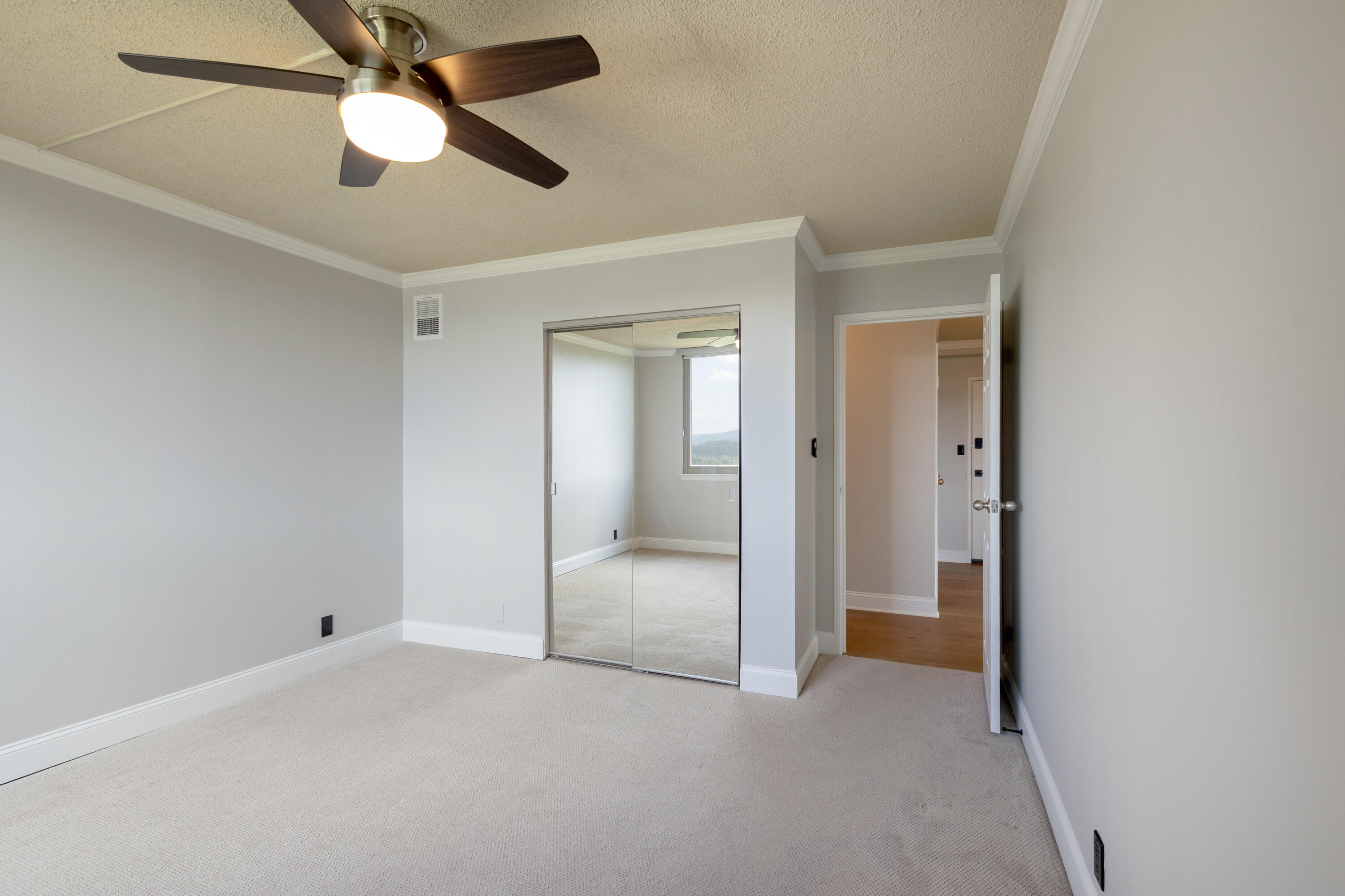 1131 Stringers Ridge Road, Unit 9J Chattanooga, TN 37405 - Photo 18 of 47 2nd Bedroom