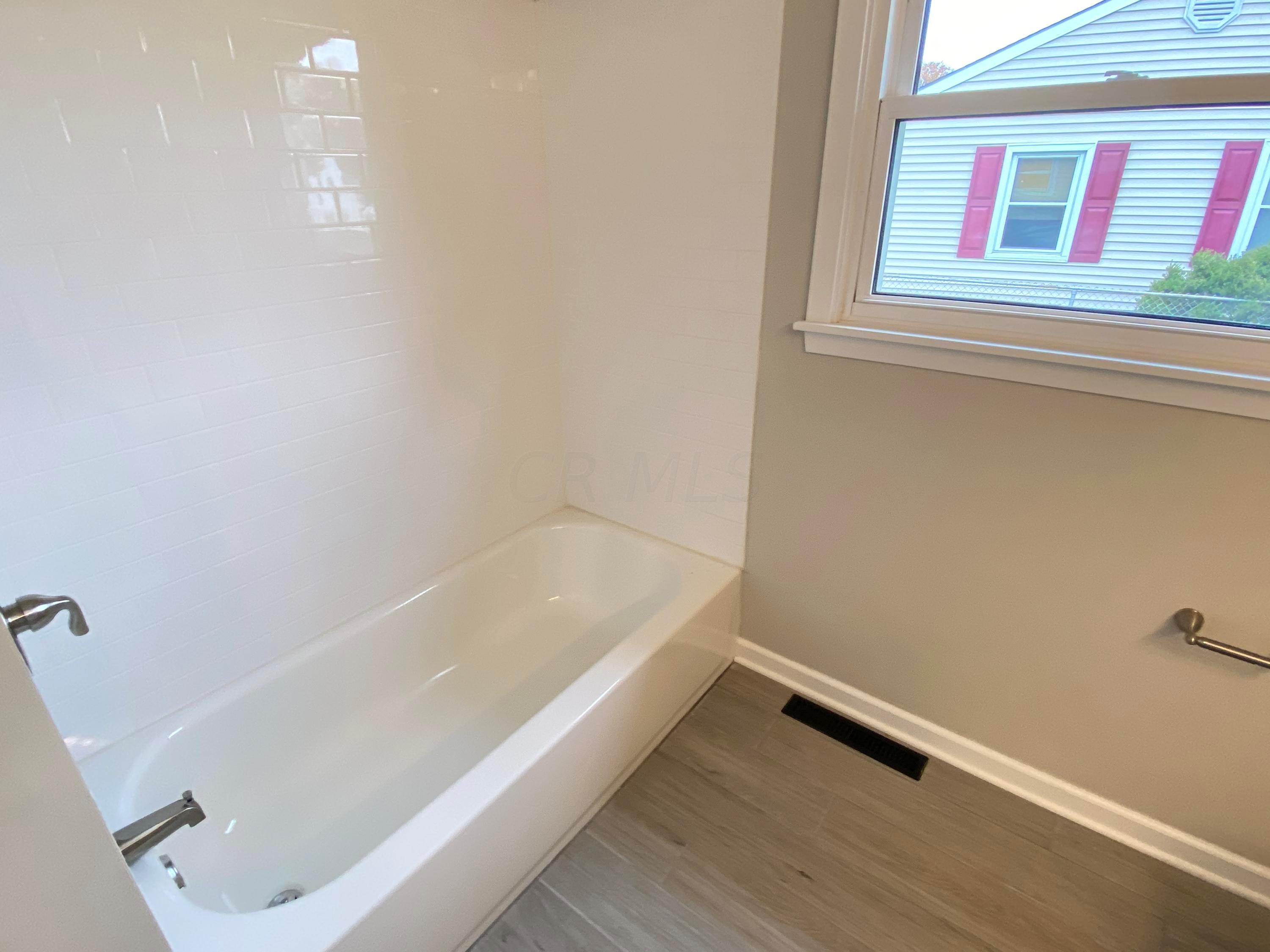 180 Topsfield Road Columbus, OH 43228 - Photo 17 of 32 Gallery Image 17