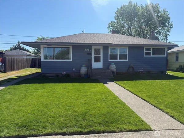 a view of outdoor space yard and front view of a house