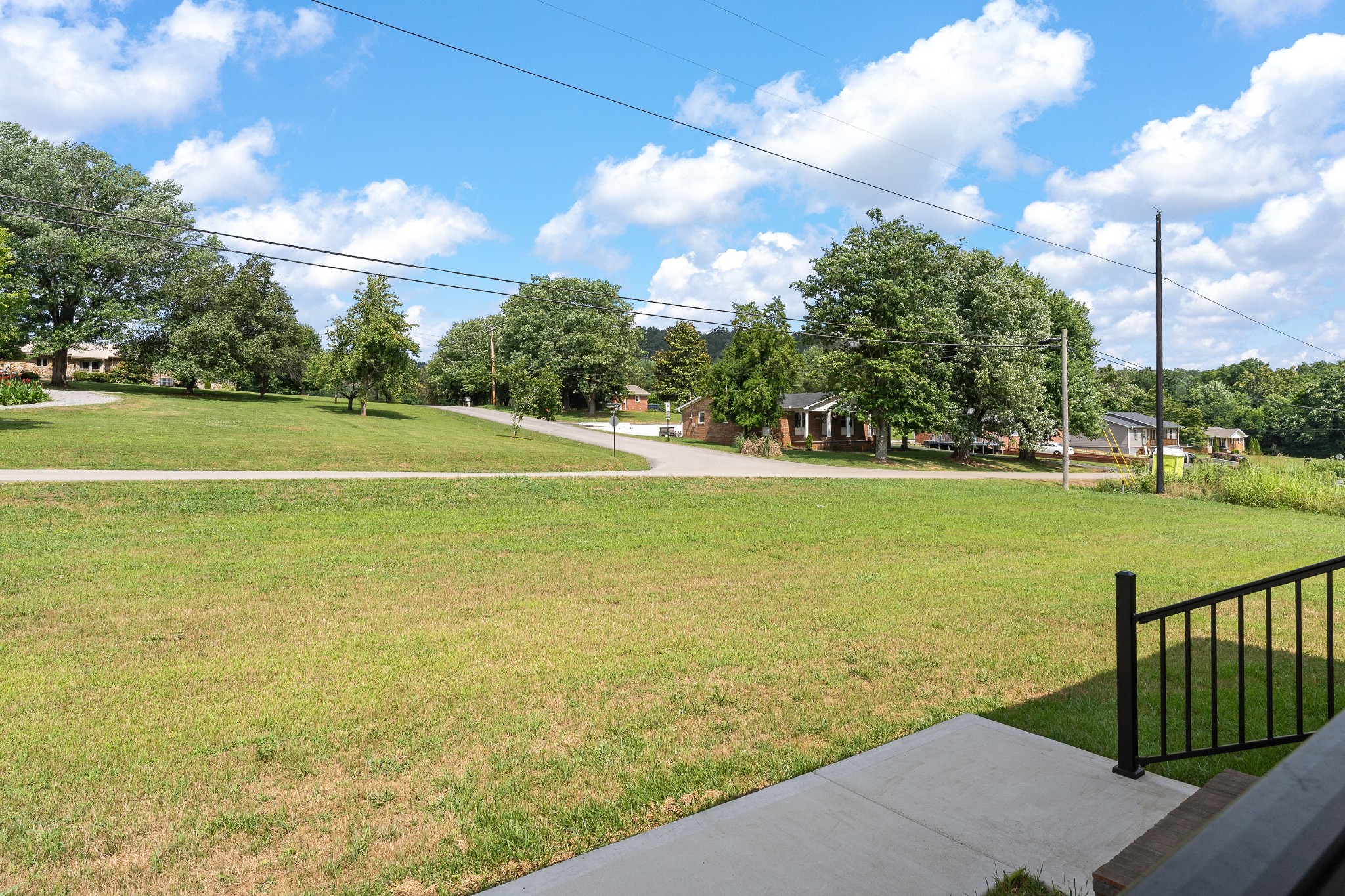 1042 North Spring Street Sparta, TN 38583 - Photo 5 of 36 a view of an ocean and beach