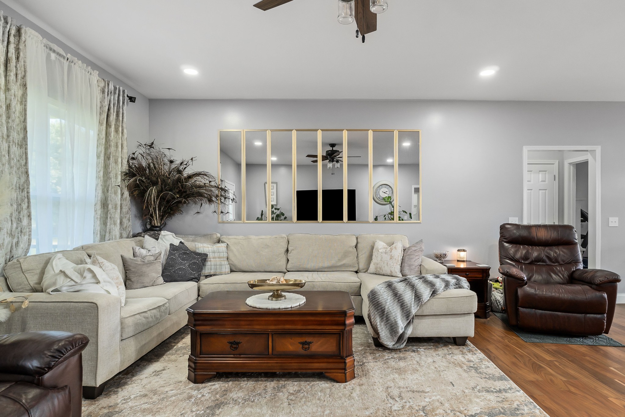 1042 North Spring Street Sparta, TN 38583 - Photo 10 of 36 a living room with furniture