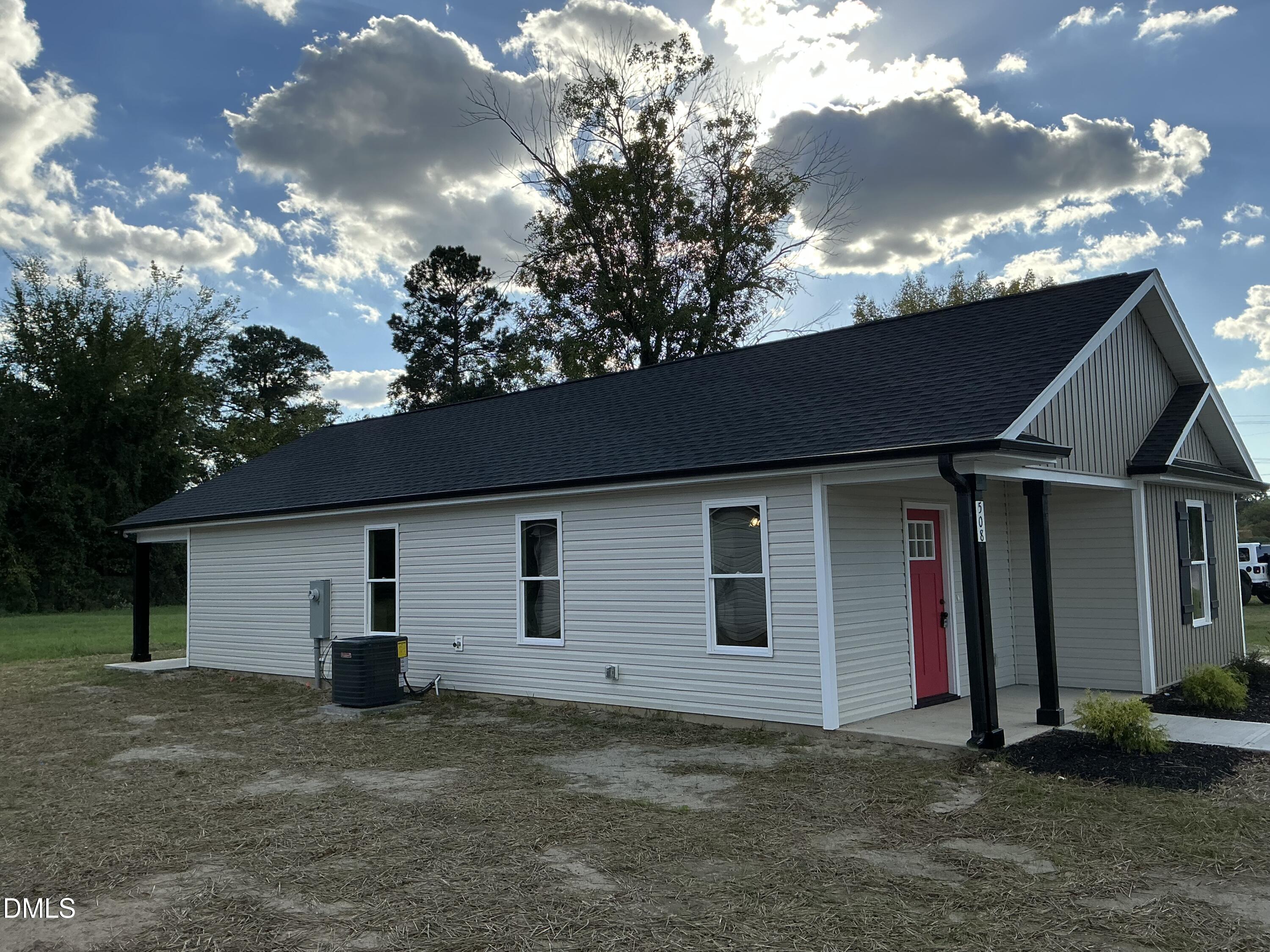 508 Crump Street Smithfield, NC 27577 - Photo 4 of 23 IMG_0758