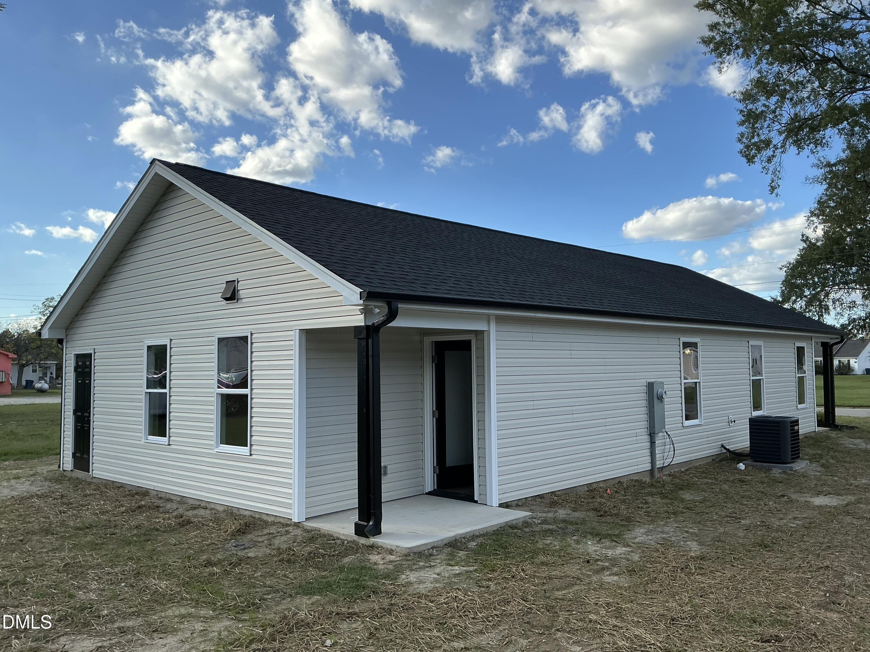 508 Crump Street Smithfield, NC 27577 - Photo 5 of 23 IMG_0759